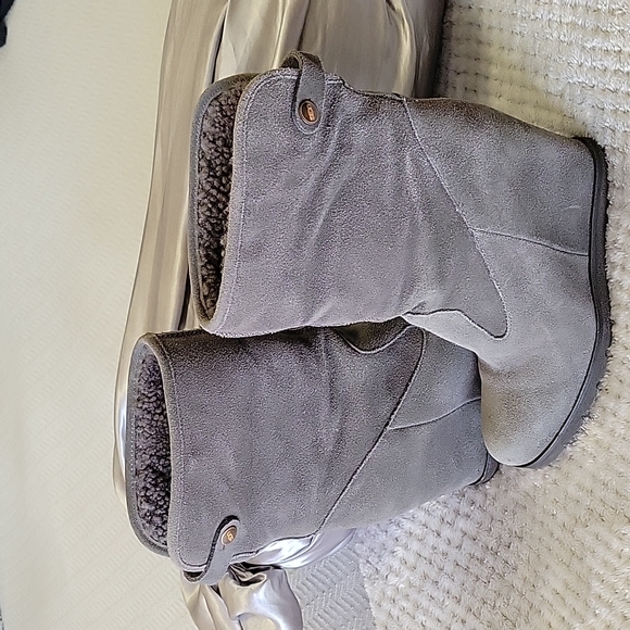 UGG Wedge Boots - Picture 2 of 5